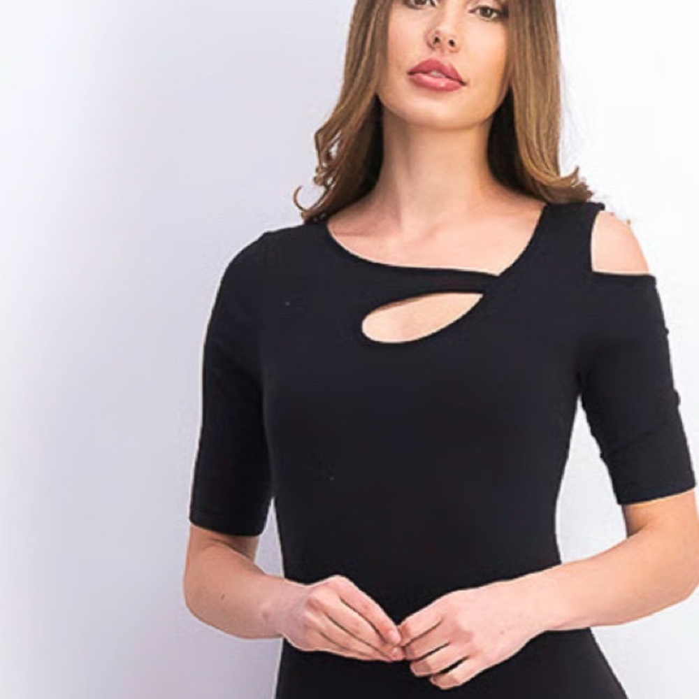 Goldray Cold Shoulder Cut Out Short Sleeve Top